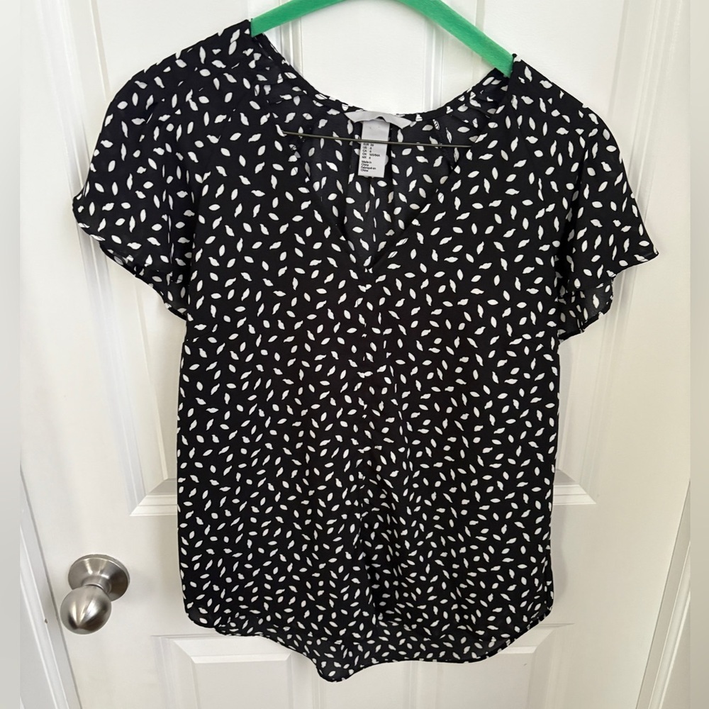 H&M Flutter Sleeve Workwear Casual Shortsleeve Blouse Women’s 6 Office Business